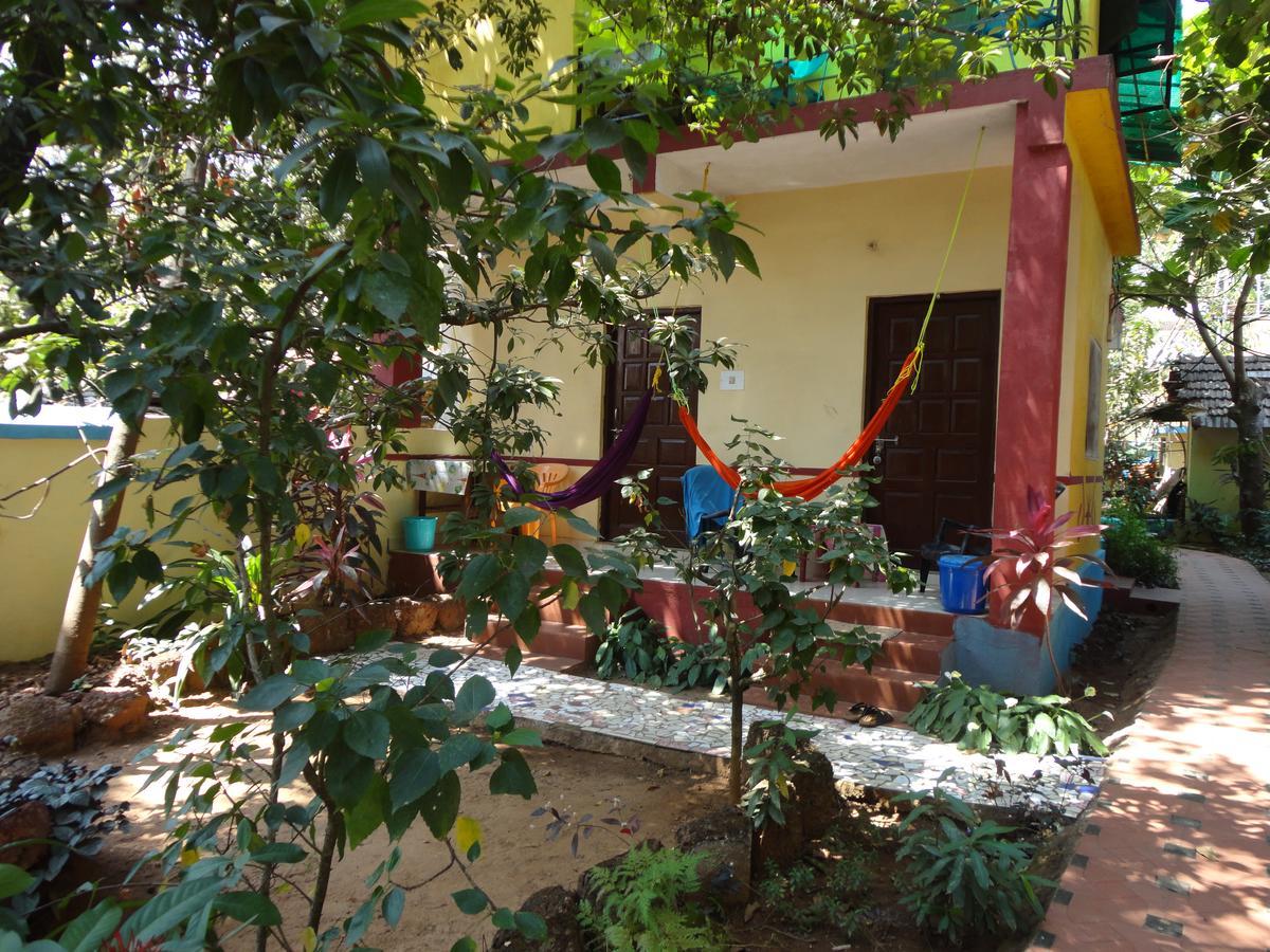 Silver Moon Guest House Anjuna Esterno foto